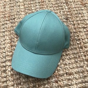 Aritzia hat